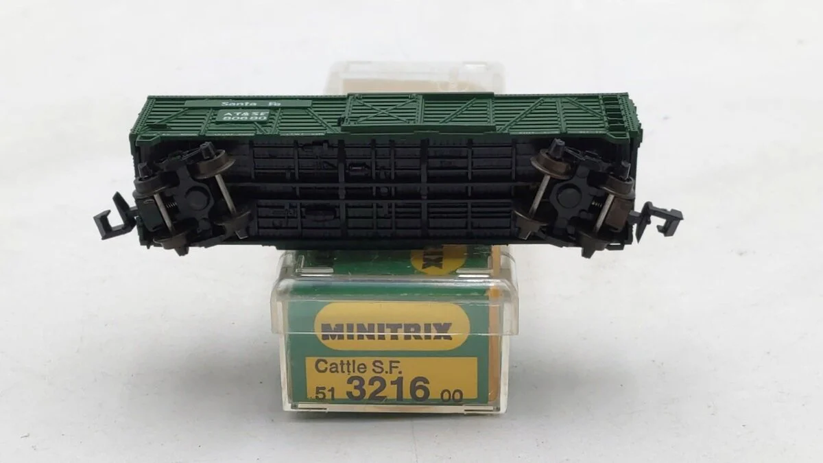Minitrix 3216 N Scale Atchison Topeka Santa Fe Cattle Stock Car #80680 LN/Box - Image 2