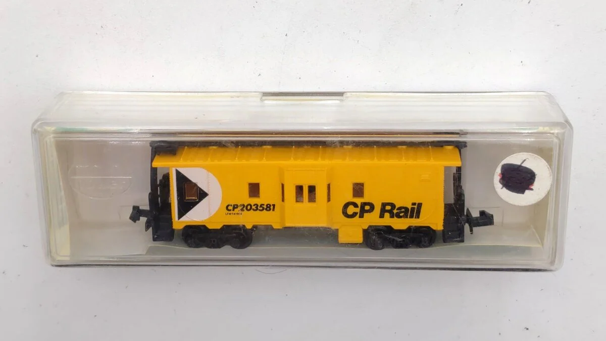 Model Power 3128 N Scale Canadian Pacific Railway Bay Window Caboose #203581 LN/Box