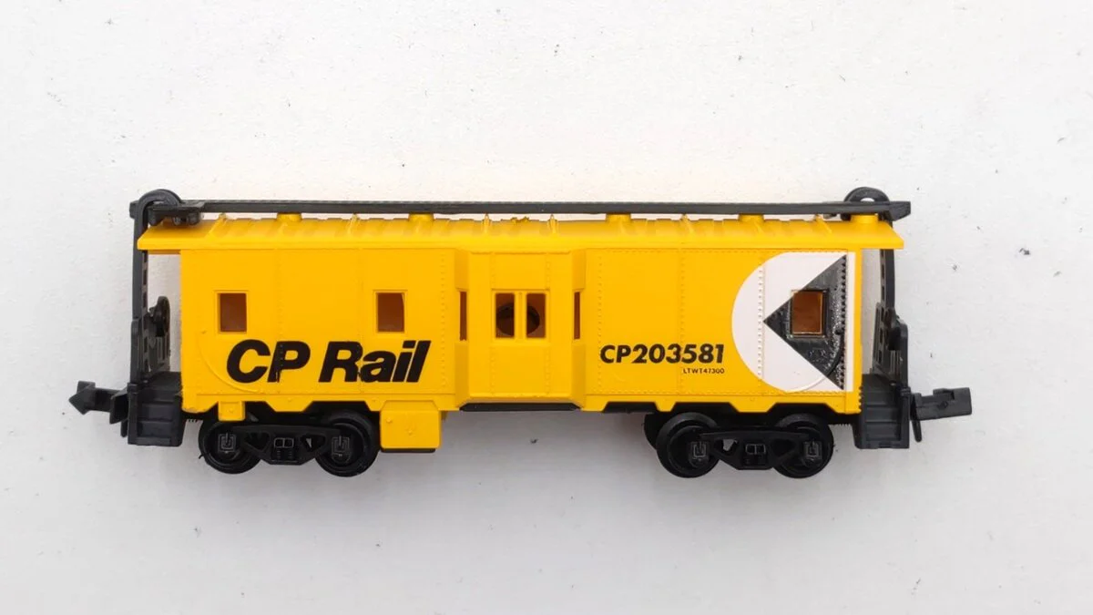 Model Power 3128 N Scale Canadian Pacific Railway Bay Window Caboose #203581 LN/Box - Image 2