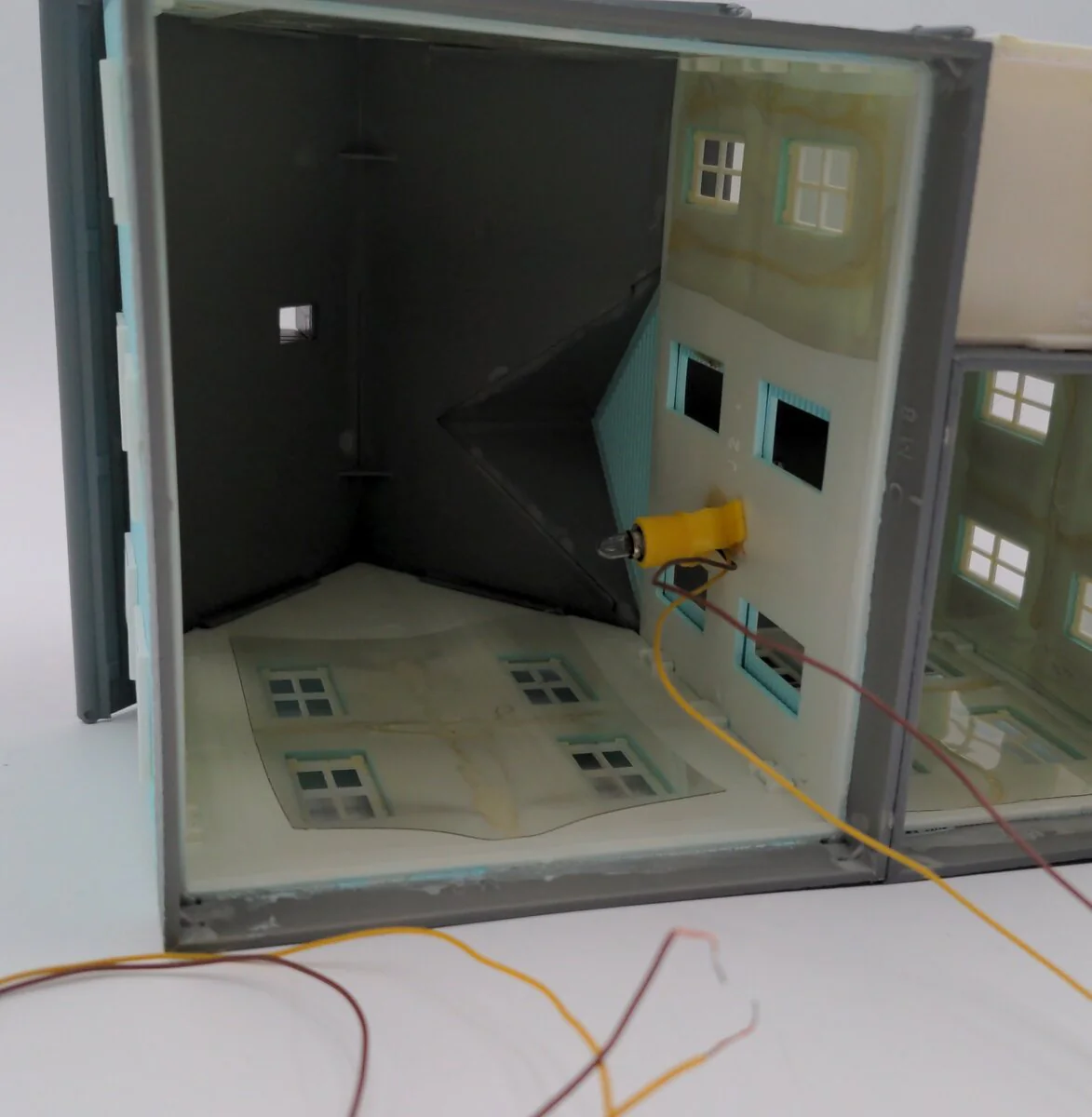 MRC 779 HO Scale Grandma's House Model Home EX - Image 8
