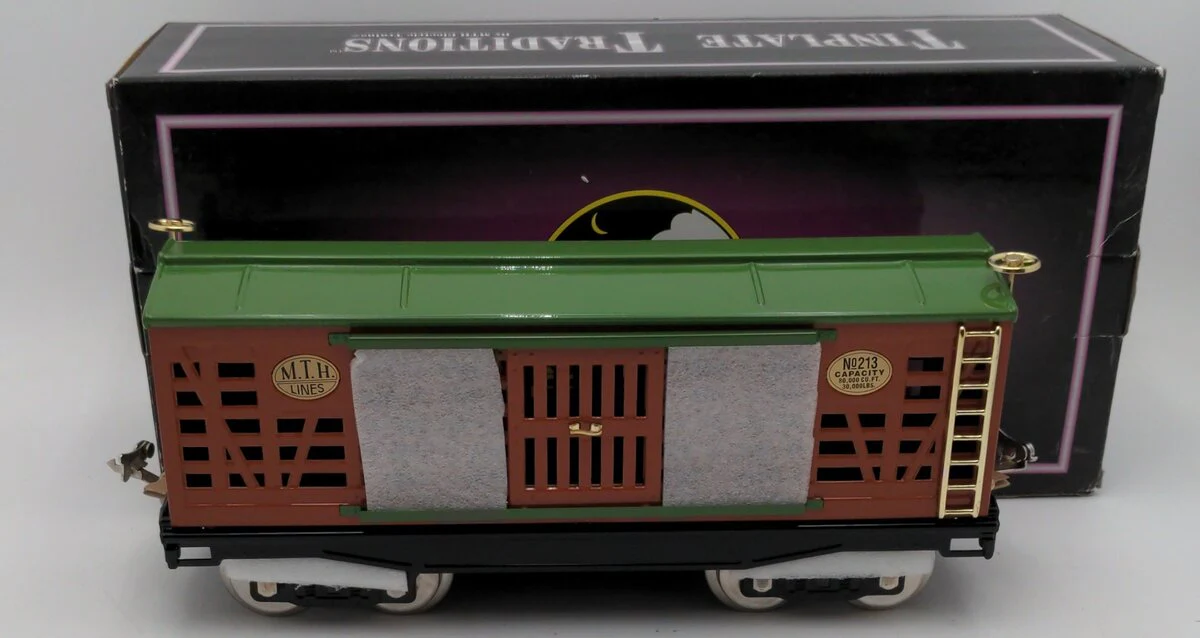 MTH 10-203 Standard Gauge 213 Terra Cotta & Green Stock Car with Brass Trim LN/Box