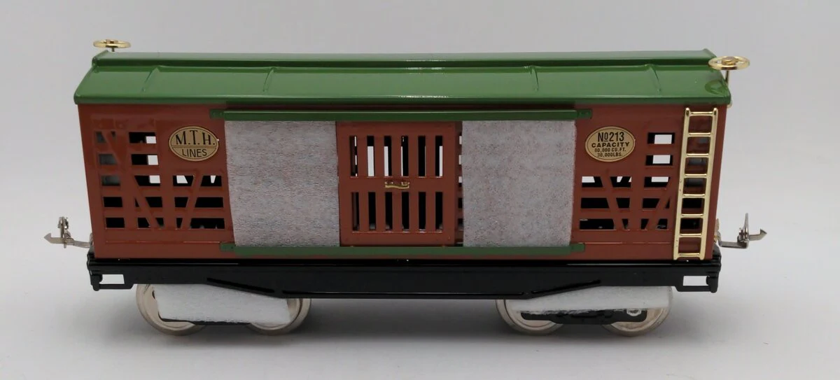 MTH 10-203 Standard Gauge 213 Terra Cotta & Green Stock Car with Brass Trim LN/Box - Image 2