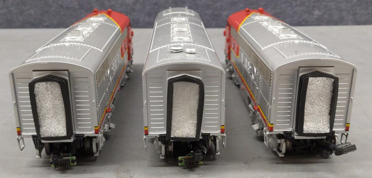 MTH 20-20264-1 Santa Fe F-7 ABA Diesel Set w/PS 3.0 #330/332/304B - 2 Rail LN/Box - Image 4