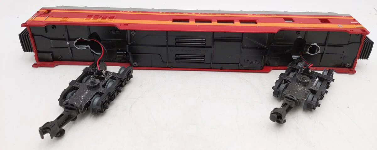 MTH 20-6752 O Gauge Milwaukee Road 70' Full Length Vista Dome Passenger Car #53/Box - Image 3