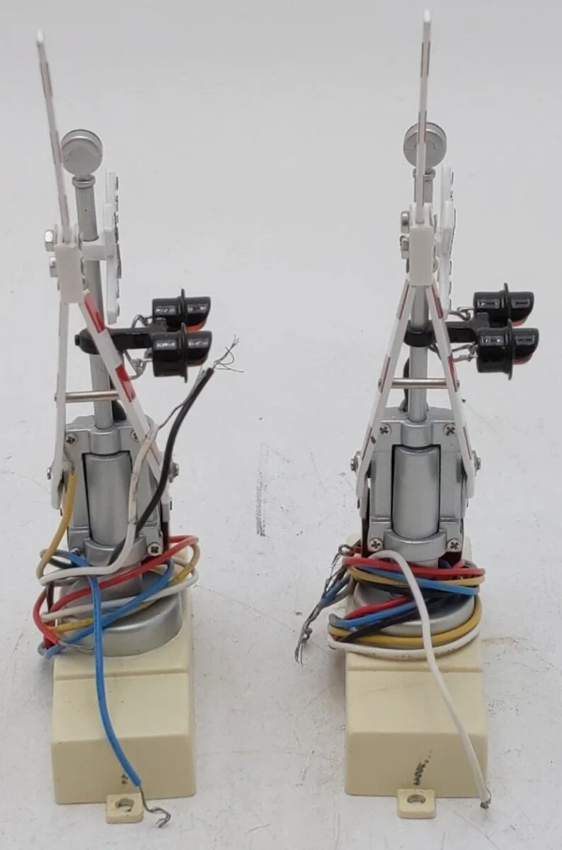 MTH 30-11012 O Gauge Operating Crossing Gates Signal (Box of 2) EX/Box - Image 4
