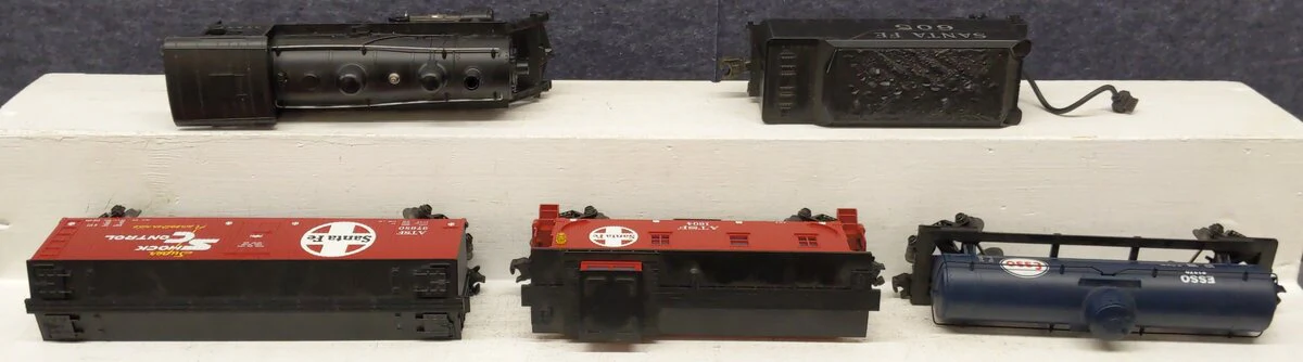 MTH 30-4017-0 O Gauge Santa Fe RailKing 2-6-0 Steam Freight Train Set w/Whistle LN - Image 3