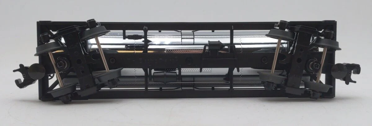 MTH 30-7378 O Gauge Sunoco Single Dome Tank Car #8956 LN/Box - Image 4