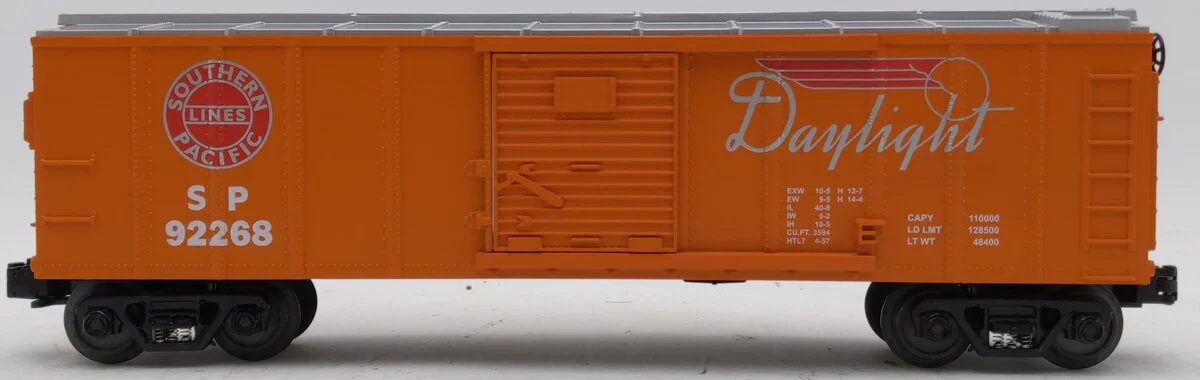 MTH 30-7441 O Gauge Southern Pacific Daylight Boxcar #92268 LN/Box - Image 2