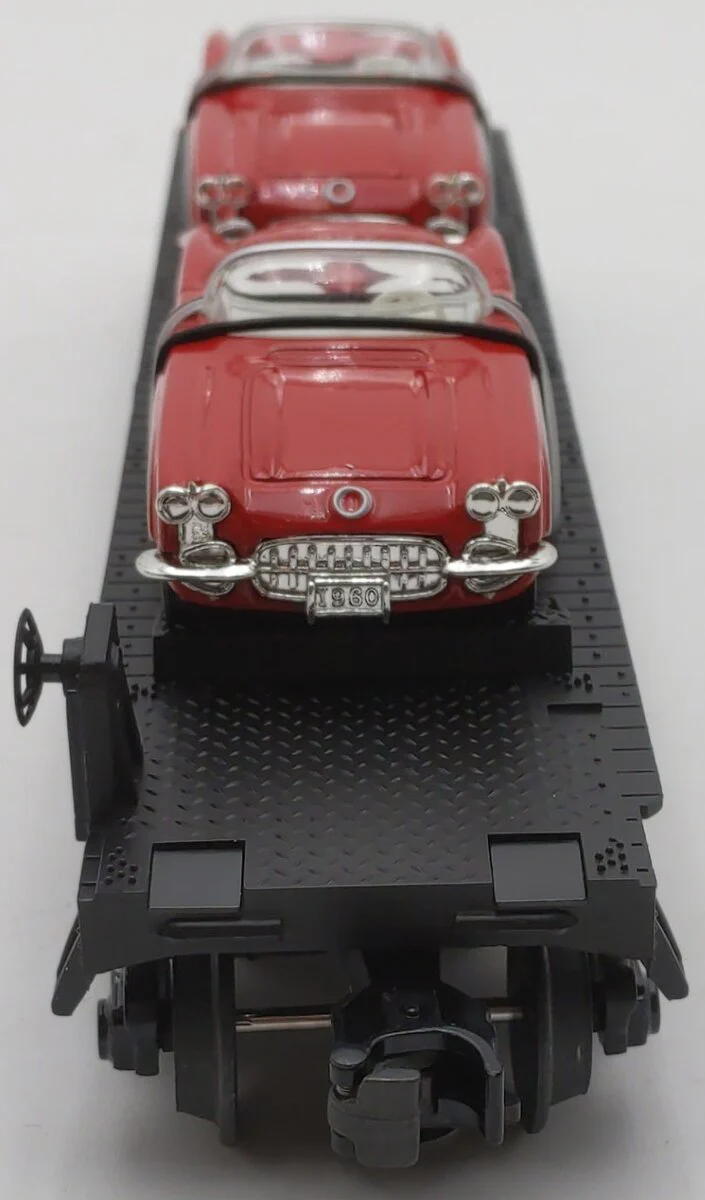 MTH 30-7624 O Gauge Auto Transport Flatcar with 2 Ertl '64 Corvettes #19640 NIB - Image 5