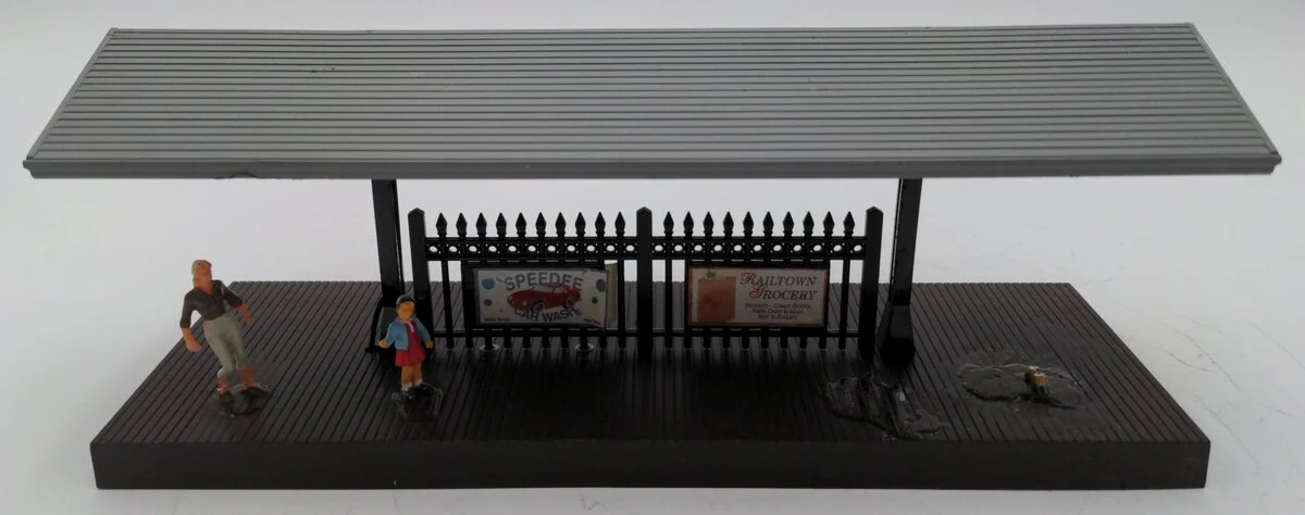 MTH 30-9006 O Gauge Passenger Station Platform (Gray Roof/Brown Base) EX