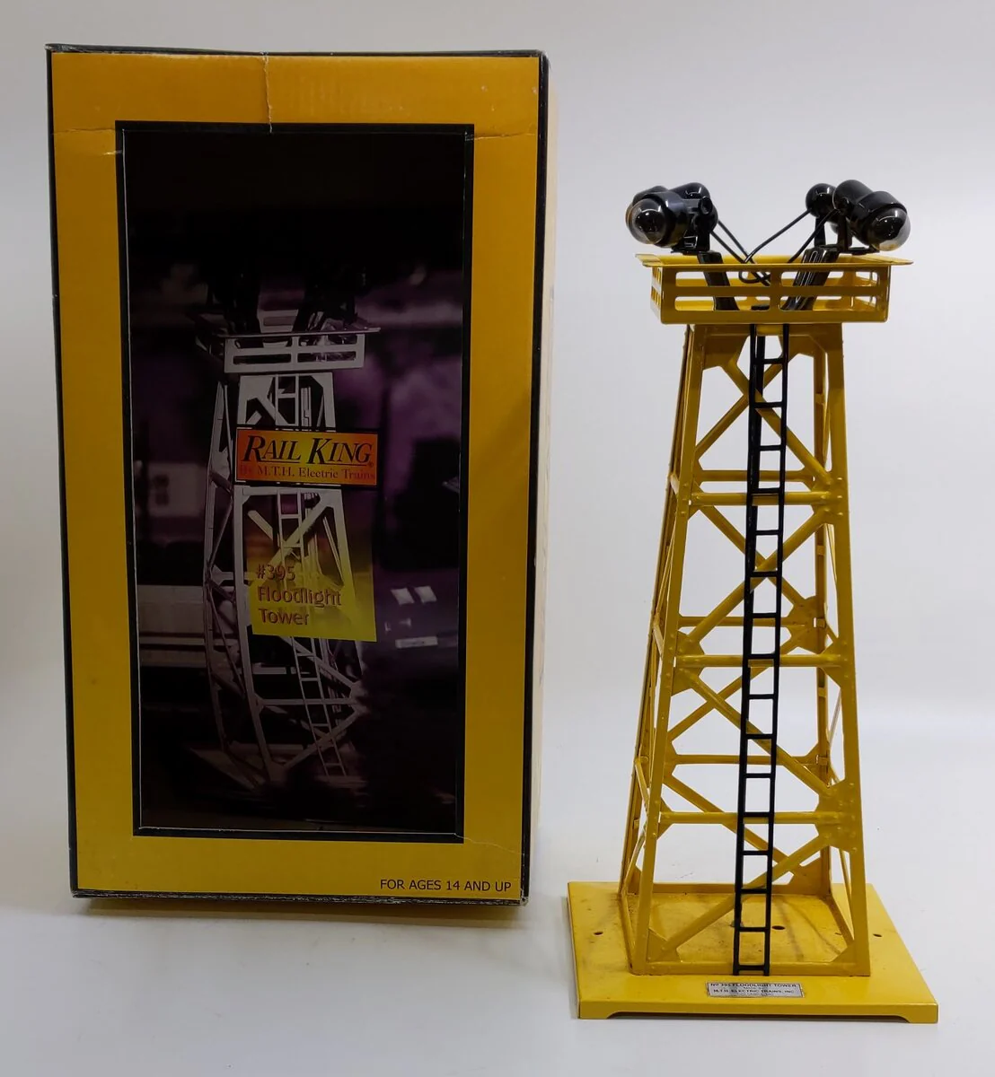 MTH 30-9025 O Gauge Yellow Floodlight Tower #395 LN/Box