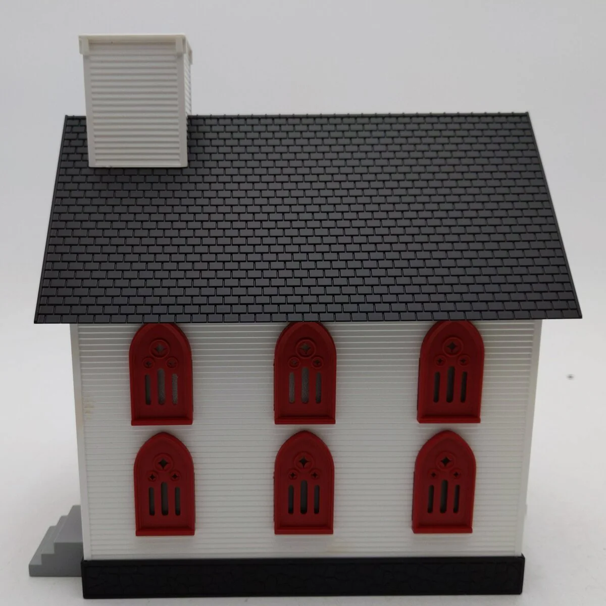 MTH 30-9057 O Gauge White Country Church with Black & Red Trim NIB - Image 2