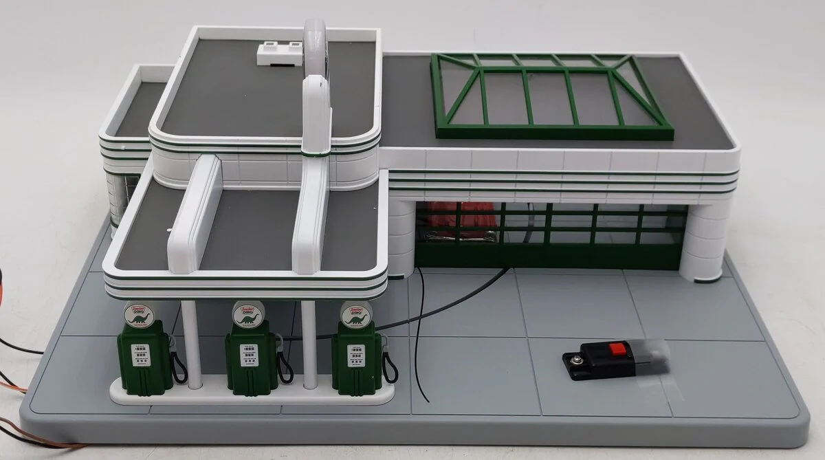 MTH 30-9101 O Gauge Sinclair Assembled Operating Gas Station EX/Box - Image 2