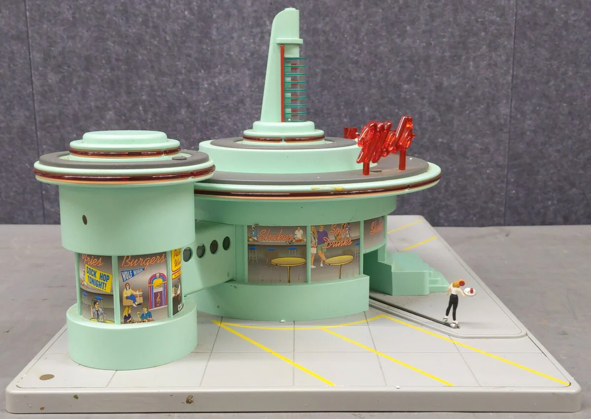 MTH 30-9105 O Mel's Operating Drive-In Restaurant EX/Box - Image 3