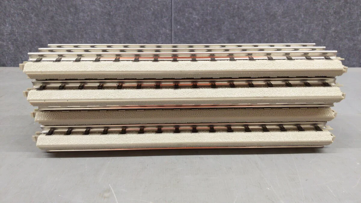 MTH Assorted Standard RealTrack - Oval Set [30] EX - Image 5