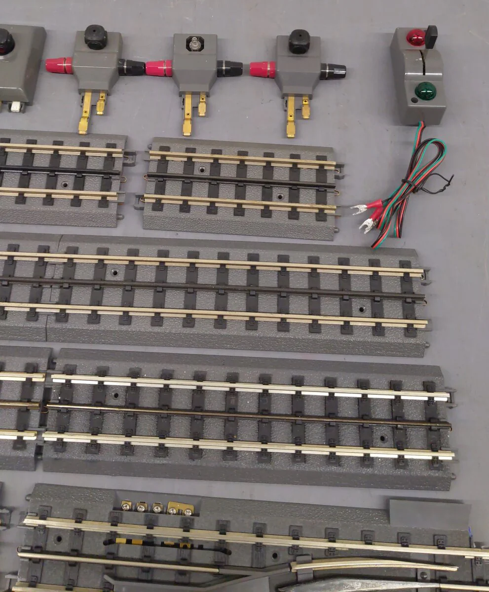 MTH O Gauge Assorted Straight, Curved, & Switches [32] VG - Image 3
