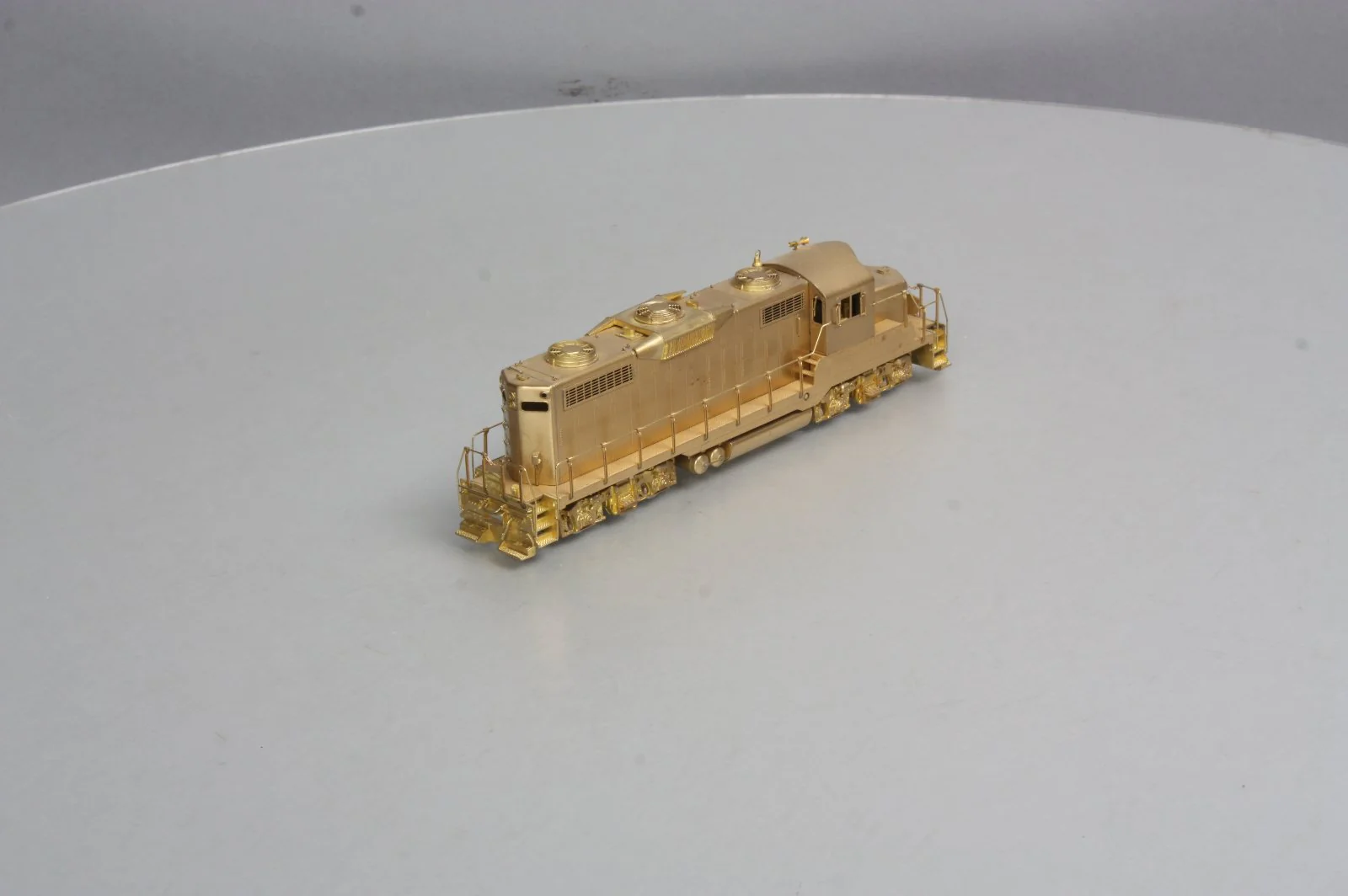Oriental Limited HO Scale BRASS EMD GP18 1800HP Low Hood Diesel LN/Box - Image 5
