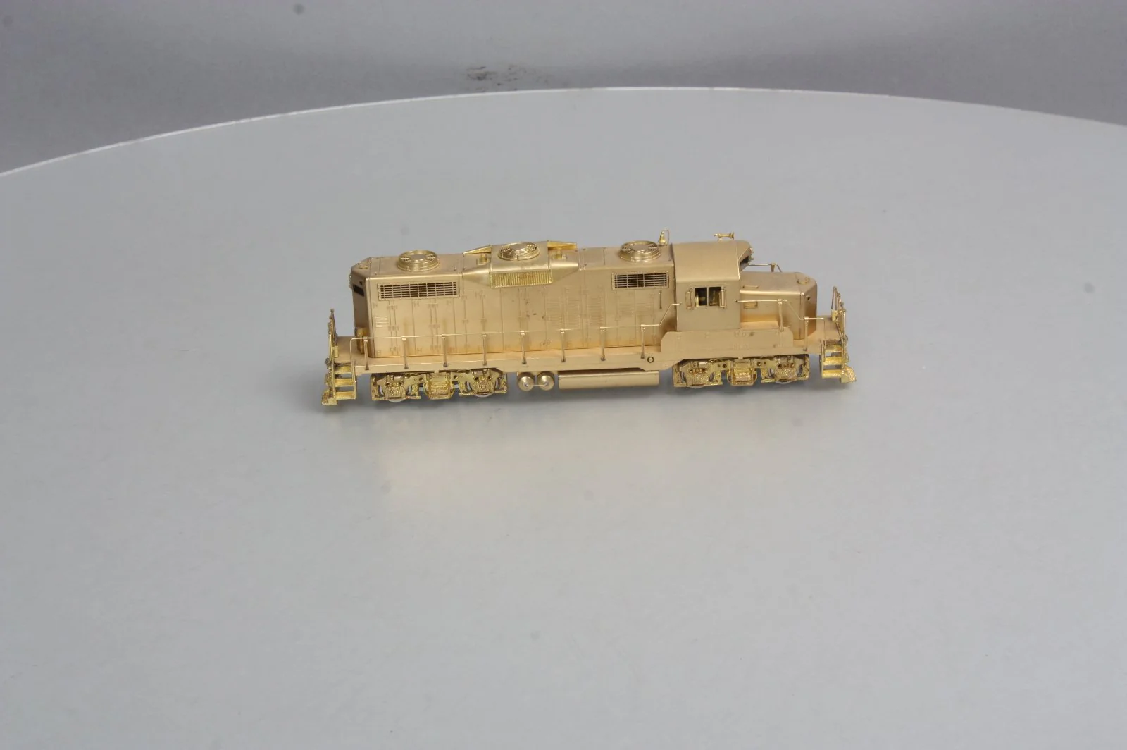 Oriental Limited HO Scale BRASS EMD GP18 1800HP Low Hood Diesel LN/Box - Image 6