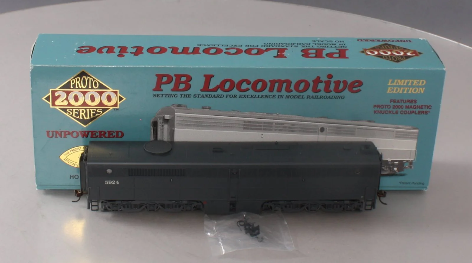 Proto 2000 21624 HO Southern Pacific Non-Powered B-Unit w/ Dynamic Brakes #5924 LN/Box