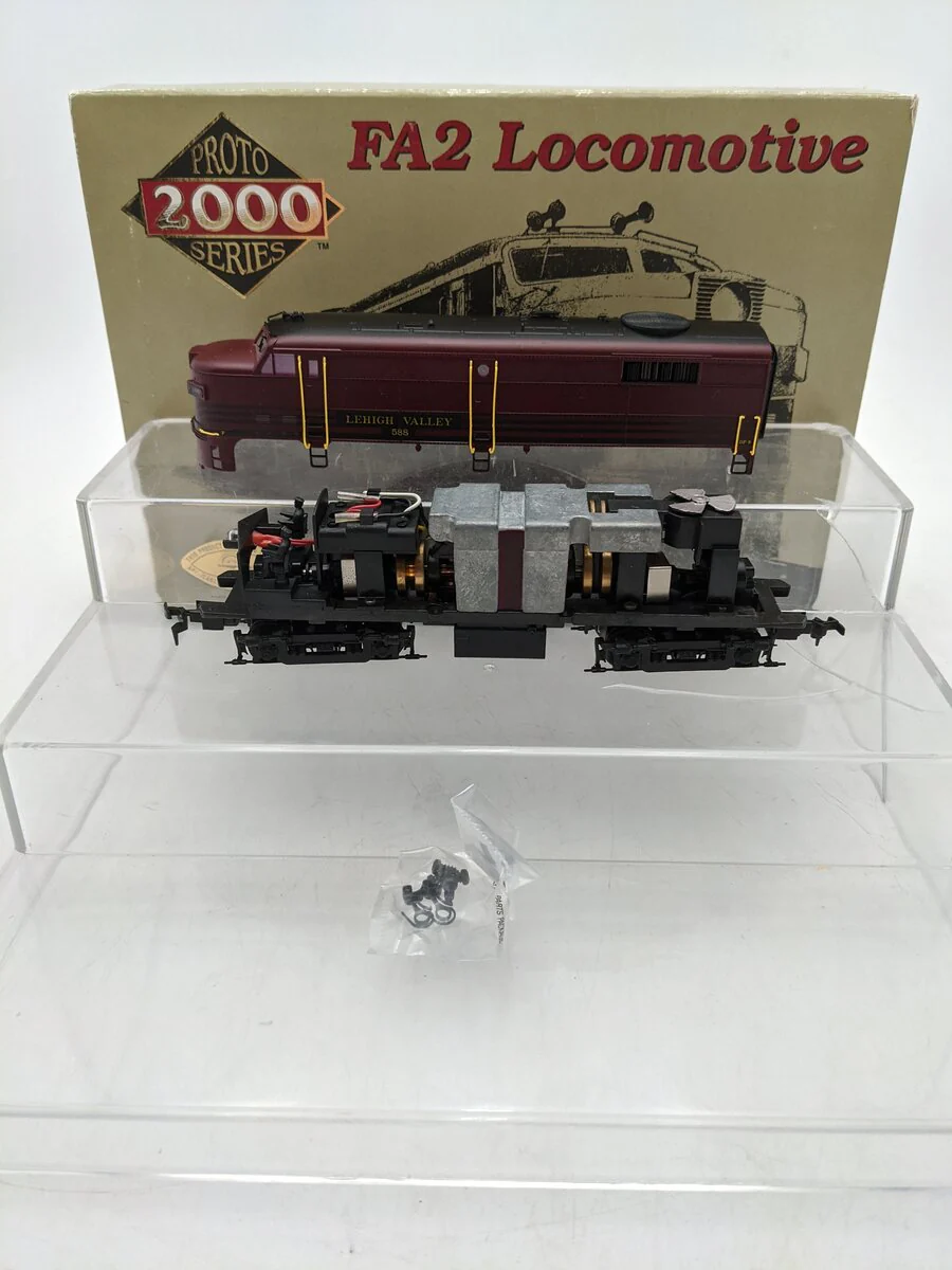 Proto 2000 8366 HO Scale Leigh Valley FA2 Diesel Locomotive #588 EX/Box