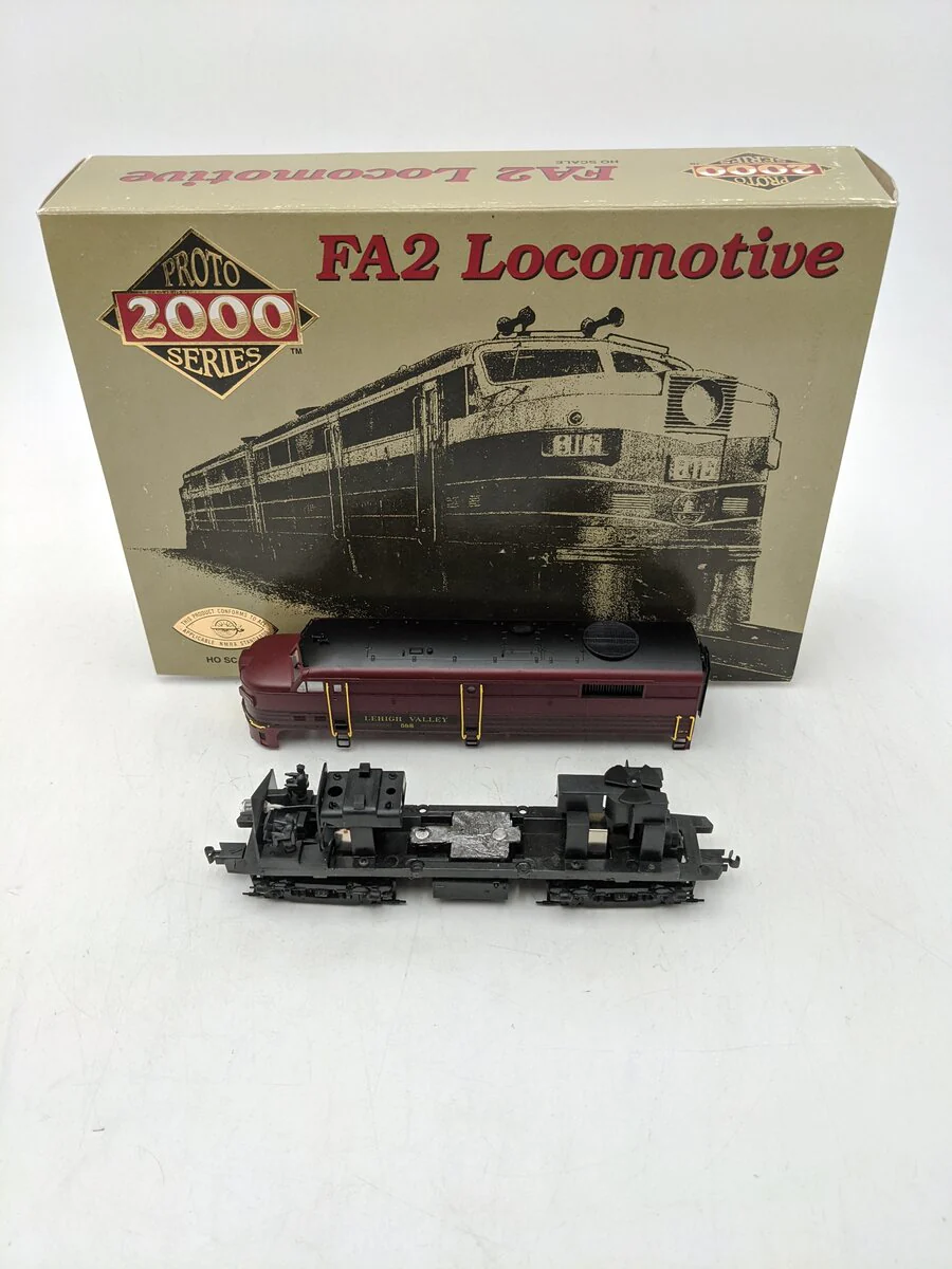 Proto 2000 8366 HO Scale Leigh Valley FA2 Nonpowered Diesel Locomotive #588 EX/Box