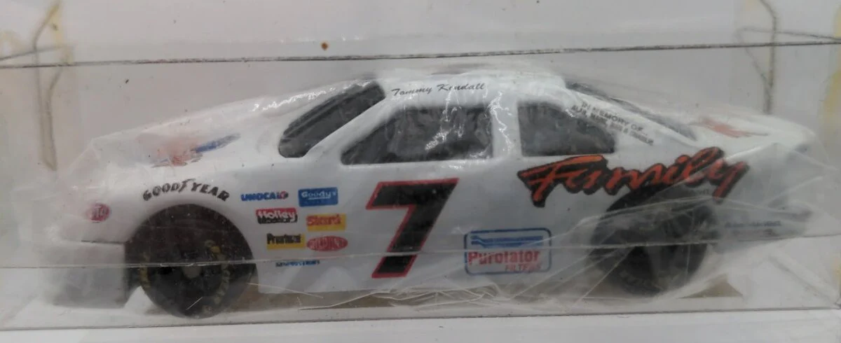 Racing Champions 02053 1:64 Scale # 7 Alan Kulwicki Racing Inc. Die Cast - Image 2