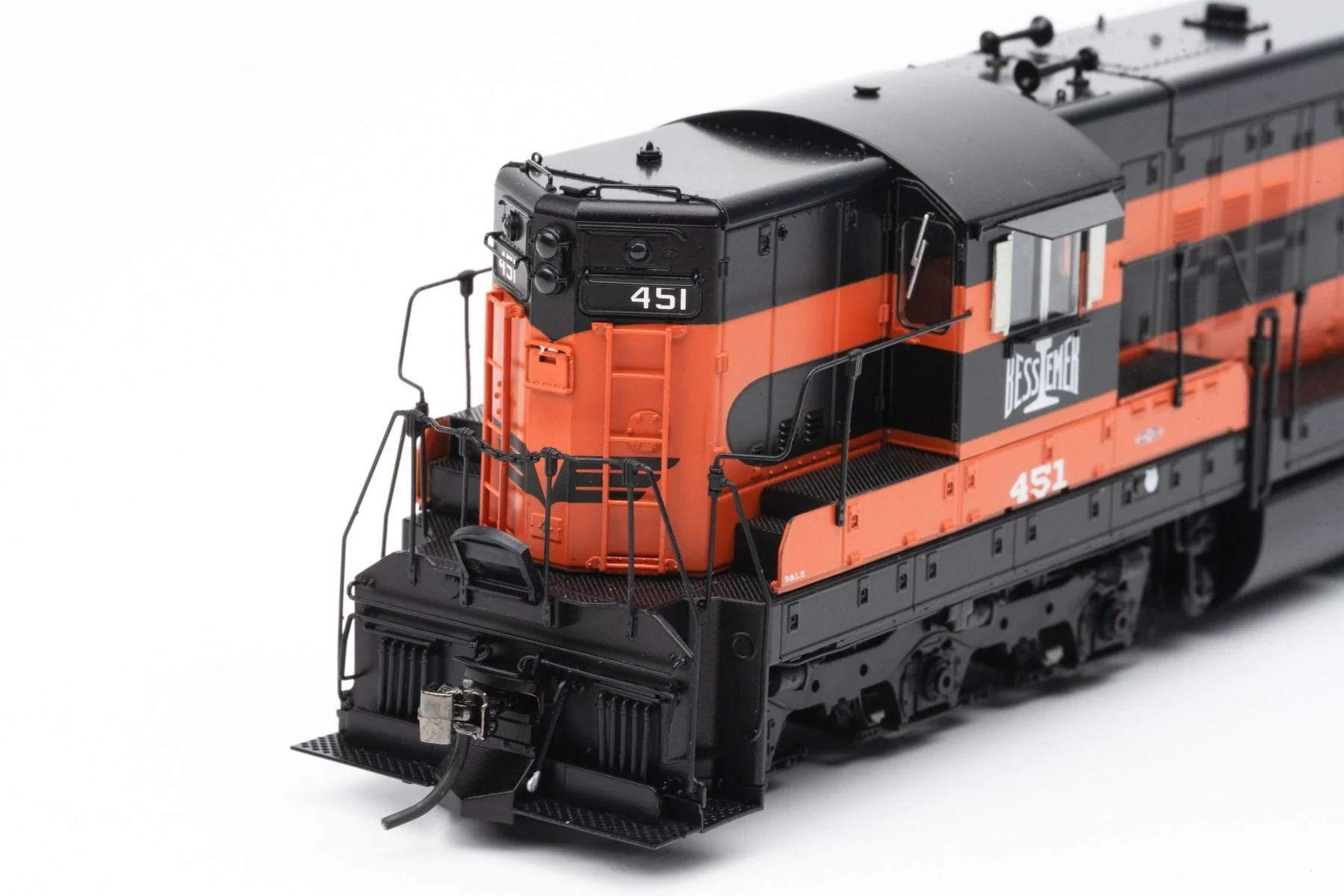 Rapido Trains 050202 HO Bessemer & Lake Erie EMD SD7 Diesel Locomotive #452 - Image 5