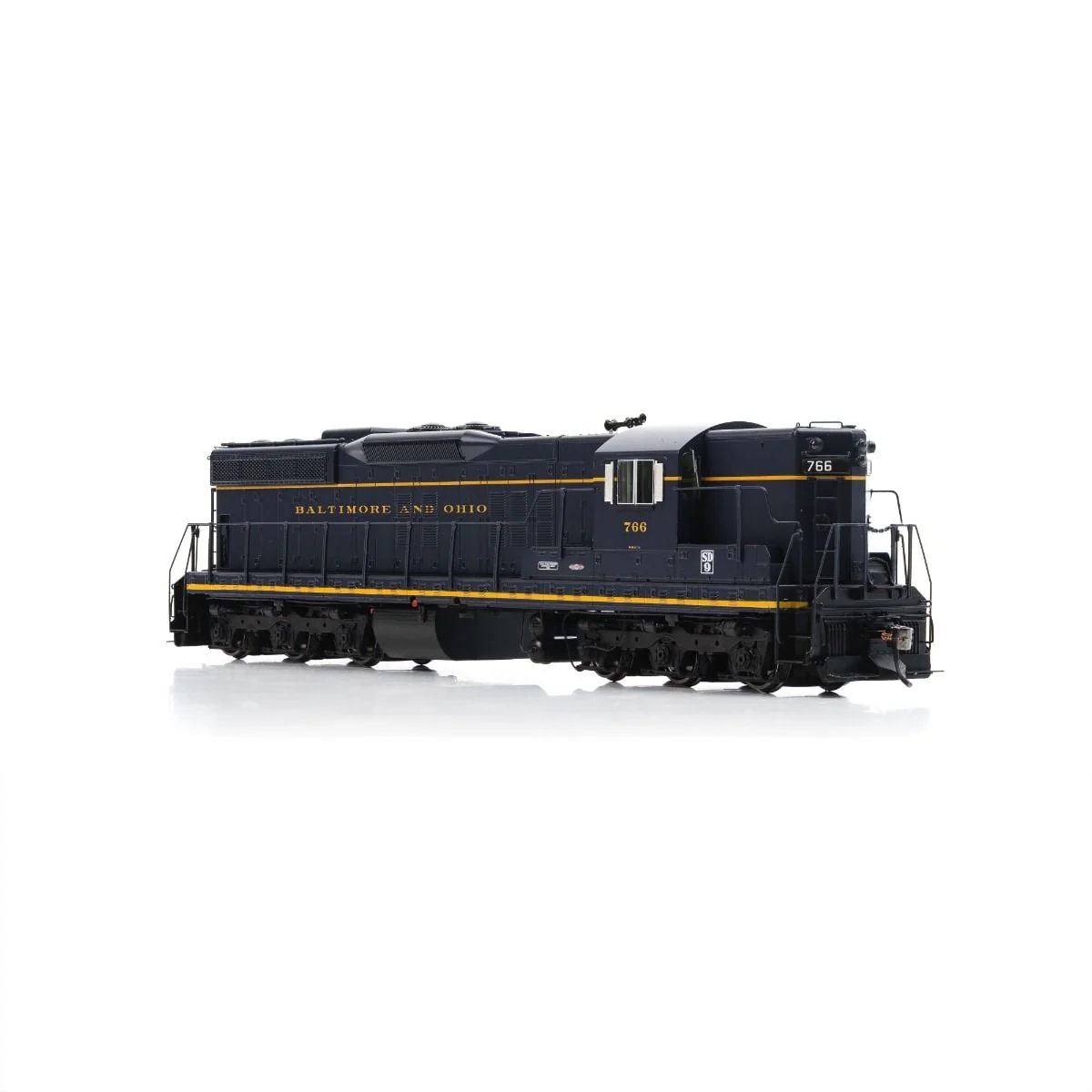 Rapido Trains 050215 HO B&O EMD SD9 Diesel Locomotive DC/Silent #768