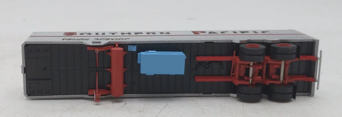Rapido Trains 403052 HO SP 40' Fruehauf Fluted Side Volume Van #A-5647-RT NIB - Image 5