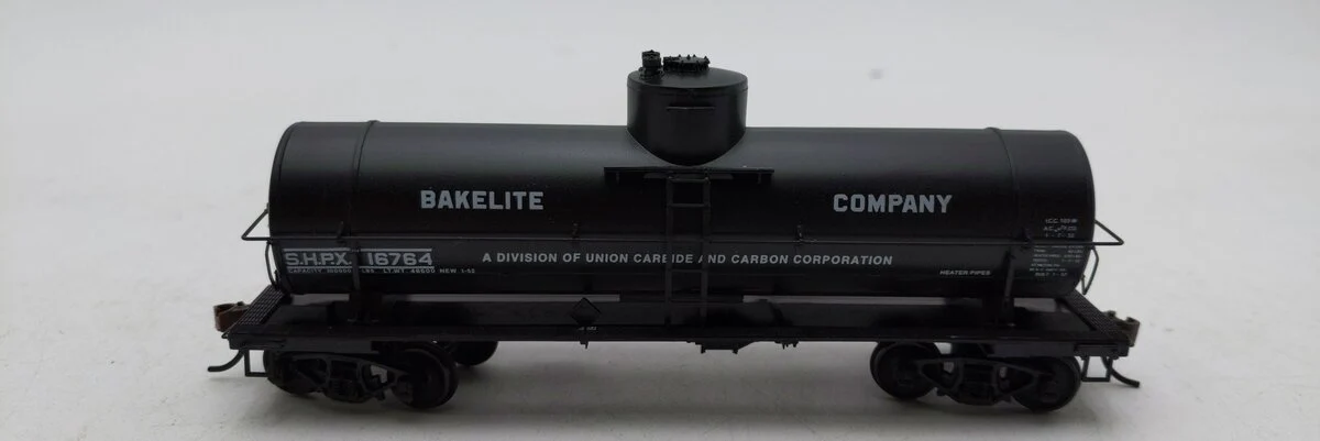 Red Caboose 33042-3 HO Scale Bakelite 10,000 Gallon Tank Car #16764 LN/Box - Image 2