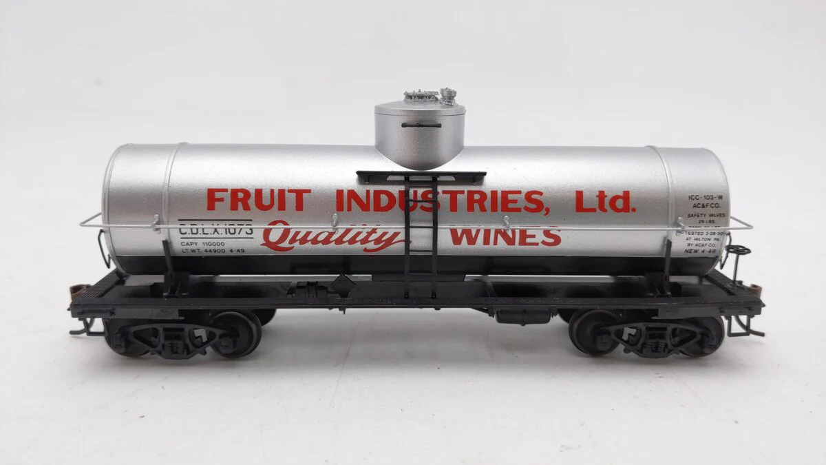 Red Caboose RR-33022-2 HO Scale Fruit Industries 103W 10K Gallon Tank Car #1073 EX/Box - Image 3