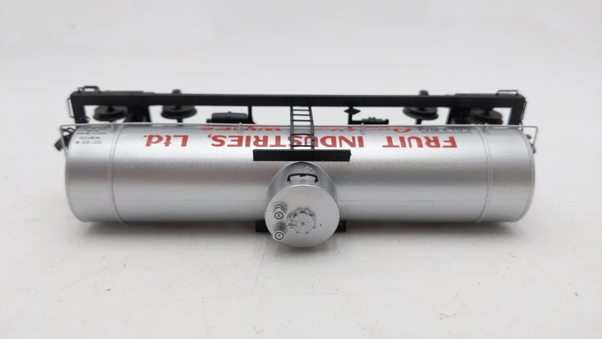 Red Caboose RR-33022-2 HO Scale Fruit Industries 103W 10K Gallon Tank Car #1073 LN/Box - Image 6