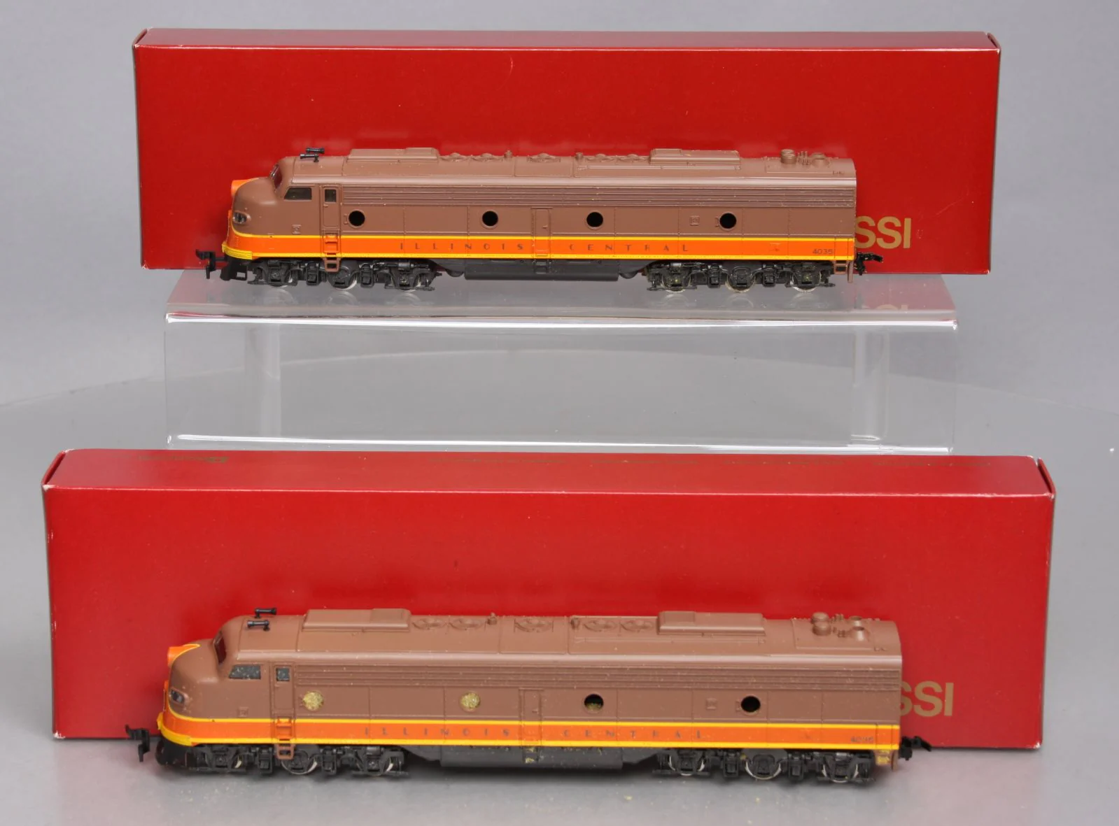 Rivarossi 1929 HO Illinois Central EMD E-8 AA Diesel Locomotive Set LN/Box