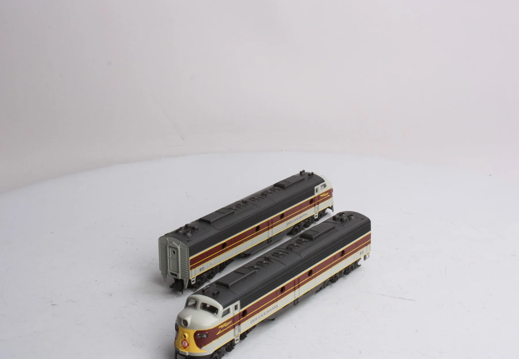 Rivarossi 1947 HO Lackawanna EMD E-8 AA Diesel Locomotive Set LN/Box - Image 8