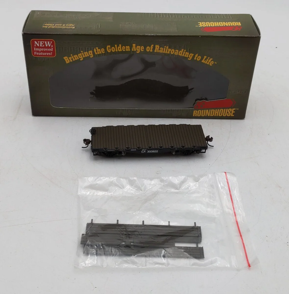 Roundhouse 84242 HO Canadian Pacific 30' Flat Car #300822 LN/Box