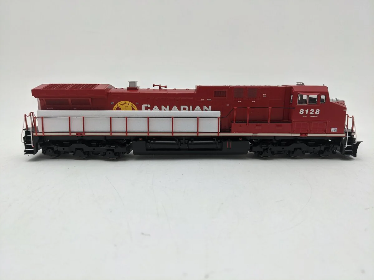 Roundhouse RND97268 HO Scale Canadian Pacific AC4400CW Diesel Engine #8128 EX/Box - Image 2