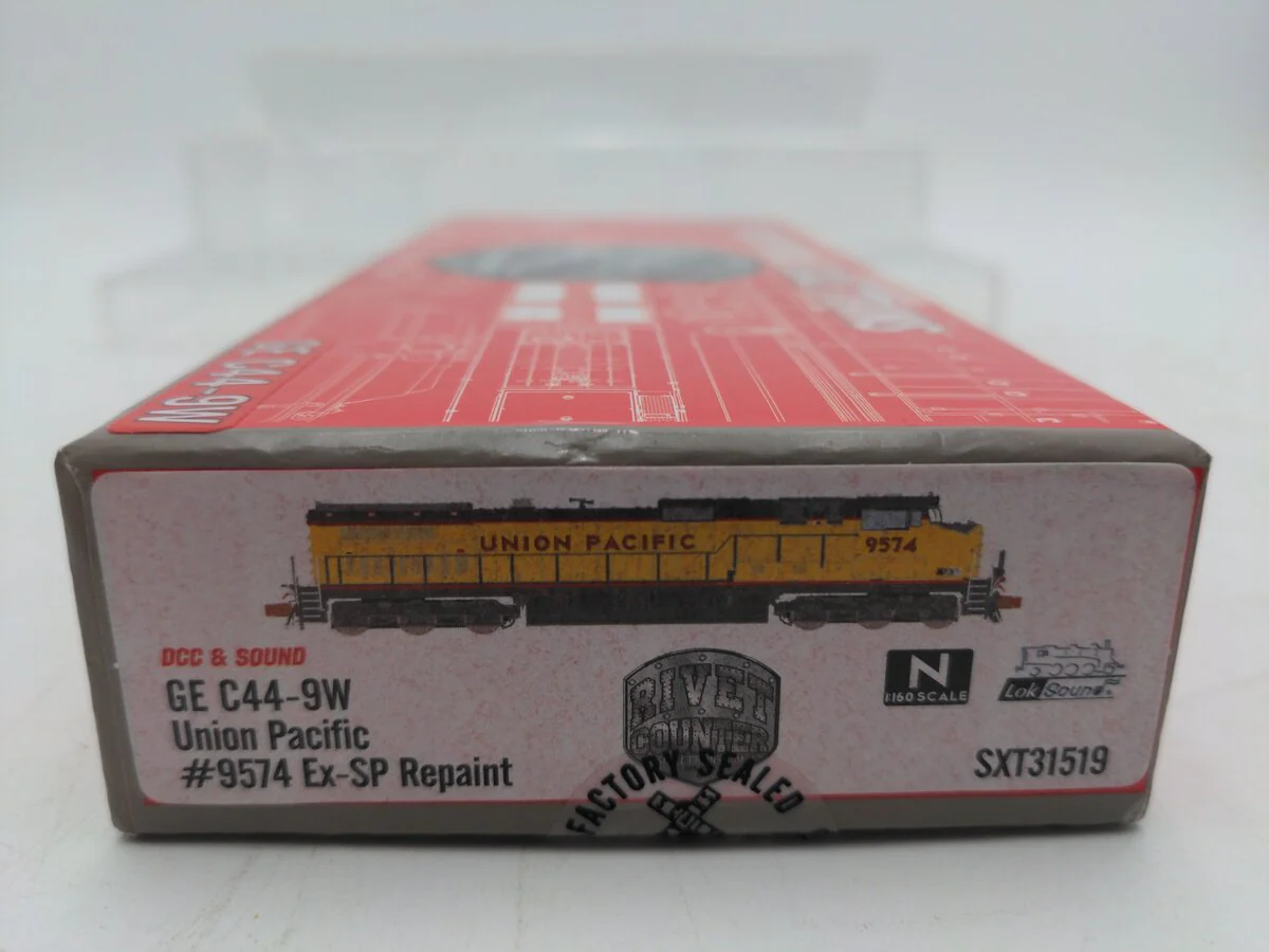 Scale Trains SXT31519 N Scale Union Pacific Diesel Locomotive #9574 LN/Box - Image 7