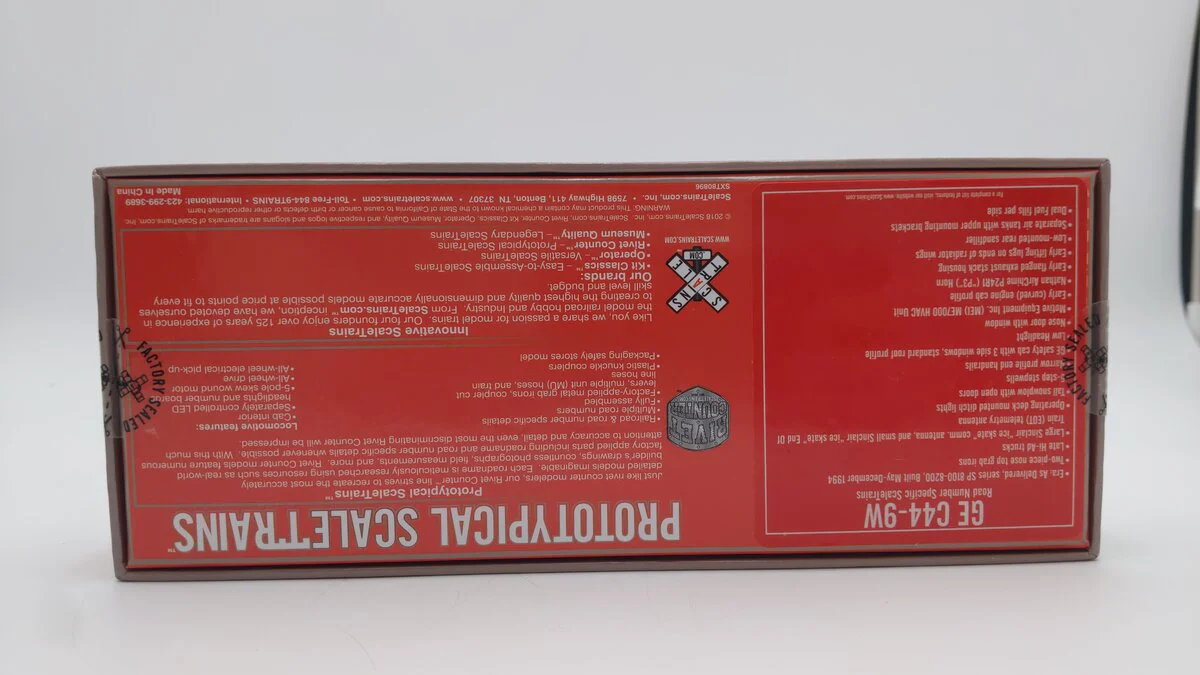 Scale Trains SXT31896 N Scale Southern Pacific Diesel Locomotive #8200 MT/Box - Image 4