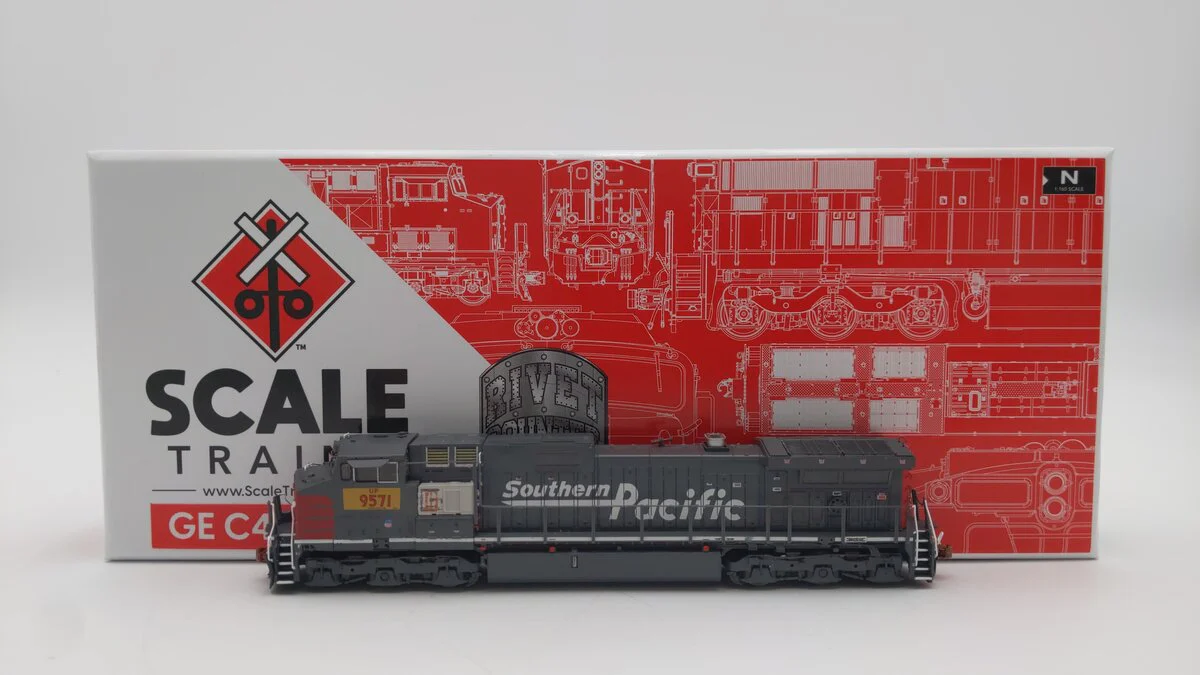 Scale Trains SXT38550 N Scale Southern Pacific Diesel Locomotive #9571 LN/Box