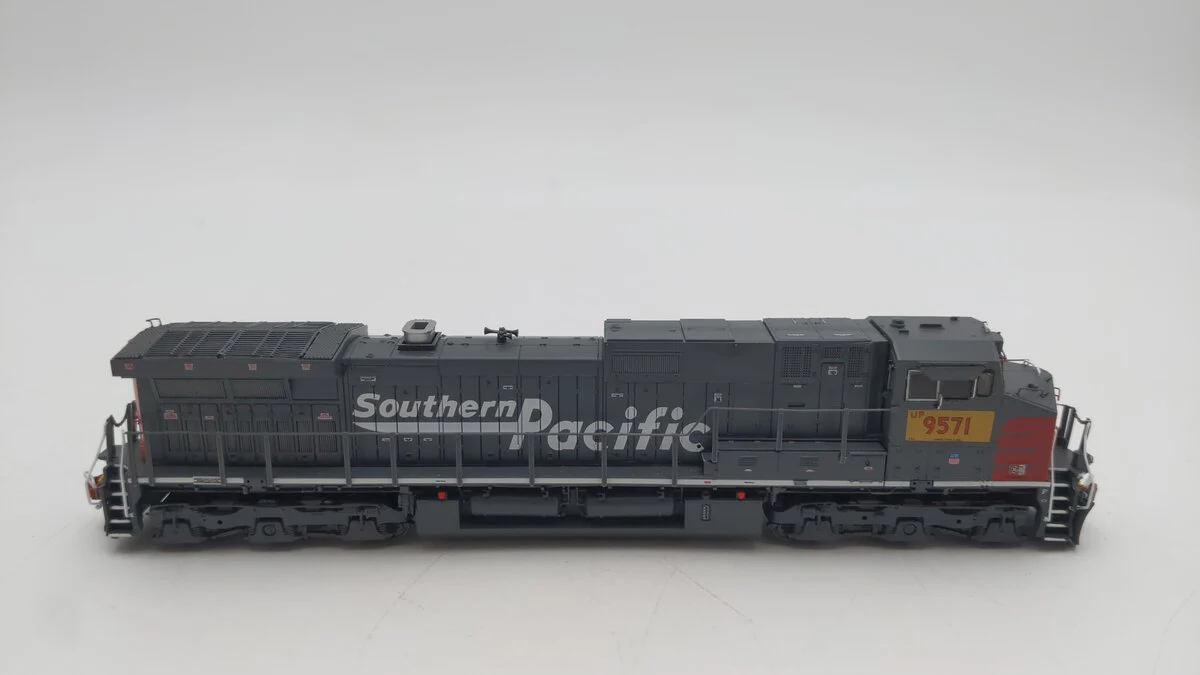 Scale Trains SXT38550 N Scale Southern Pacific Diesel Locomotive #9571 LN/Box - Image 2