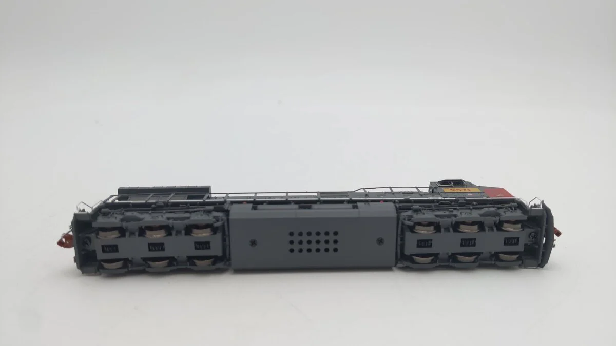 Scale Trains SXT38550 N Scale Southern Pacific Diesel Locomotive #9571 LN/Box - Image 3