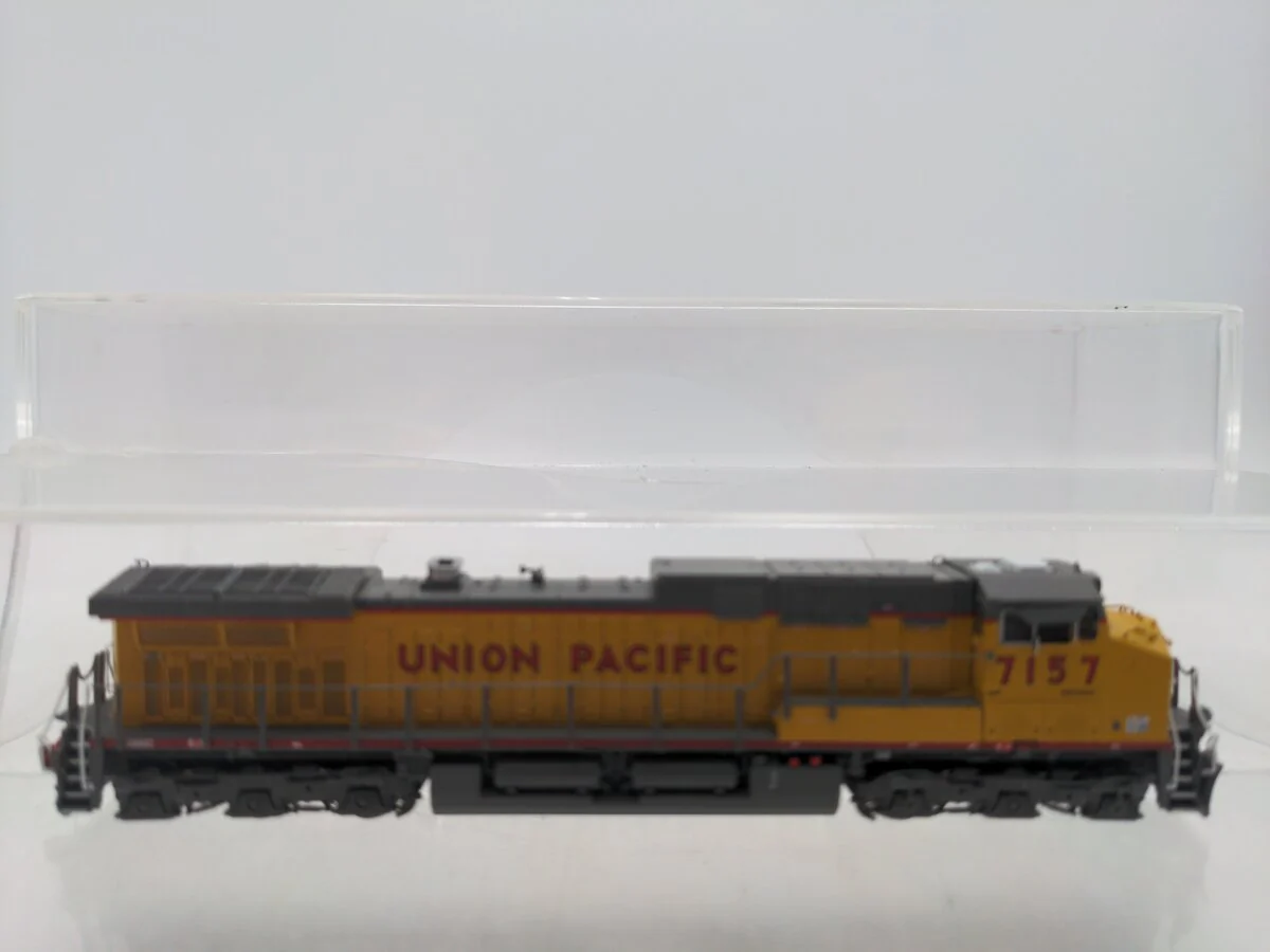 Scale Trains SXT39143 N Scale Union Pacific Diesel Locomotive #7157 LN/Box - Image 2