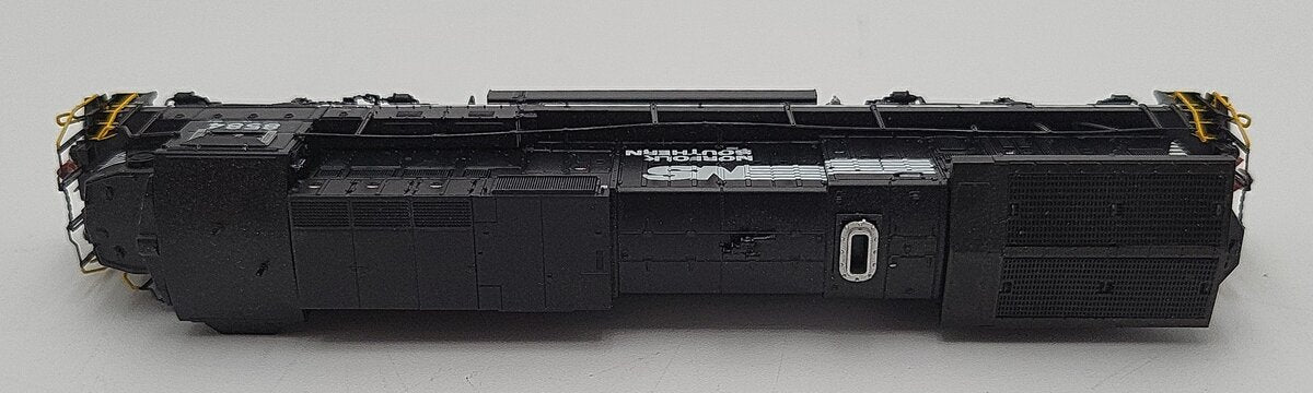 Scale Trains SXT39164 N Scale Norfolk Southern Diesel Locomotive LN/Box - Image 5