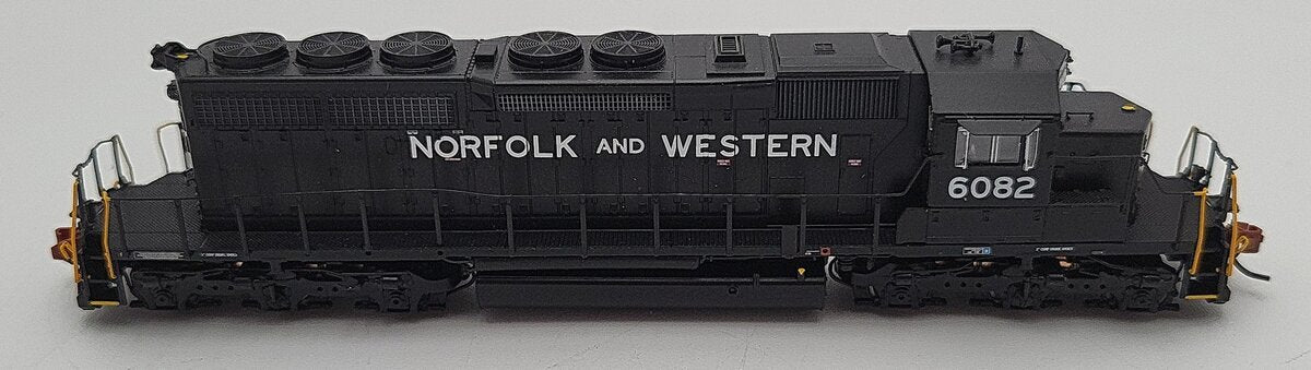 Scale Trains SXT39420 N Scale Norfolk and Western Diesel Locomotive LN/Box - Image 3