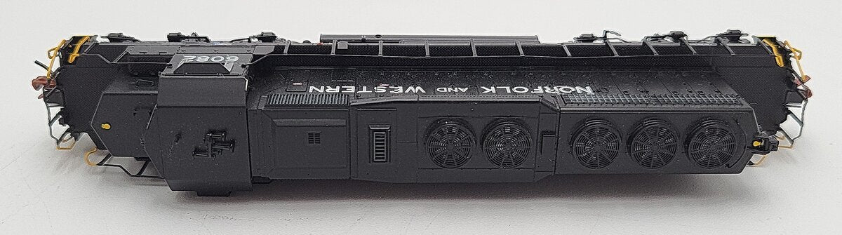 Scale Trains SXT39420 N Scale Norfolk and Western Diesel Locomotive LN/Box - Image 6