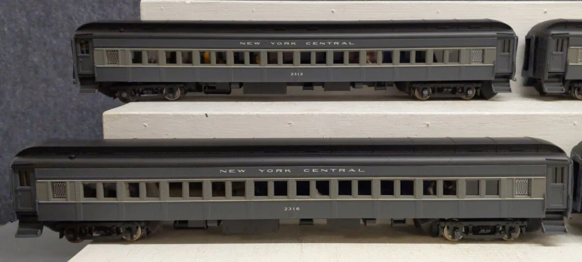 Golden Gate Depot O Scale Plastic NYC 2-Tone Gray 80' 4-Car Coach Set (2Rail) EX/Box - Image 3