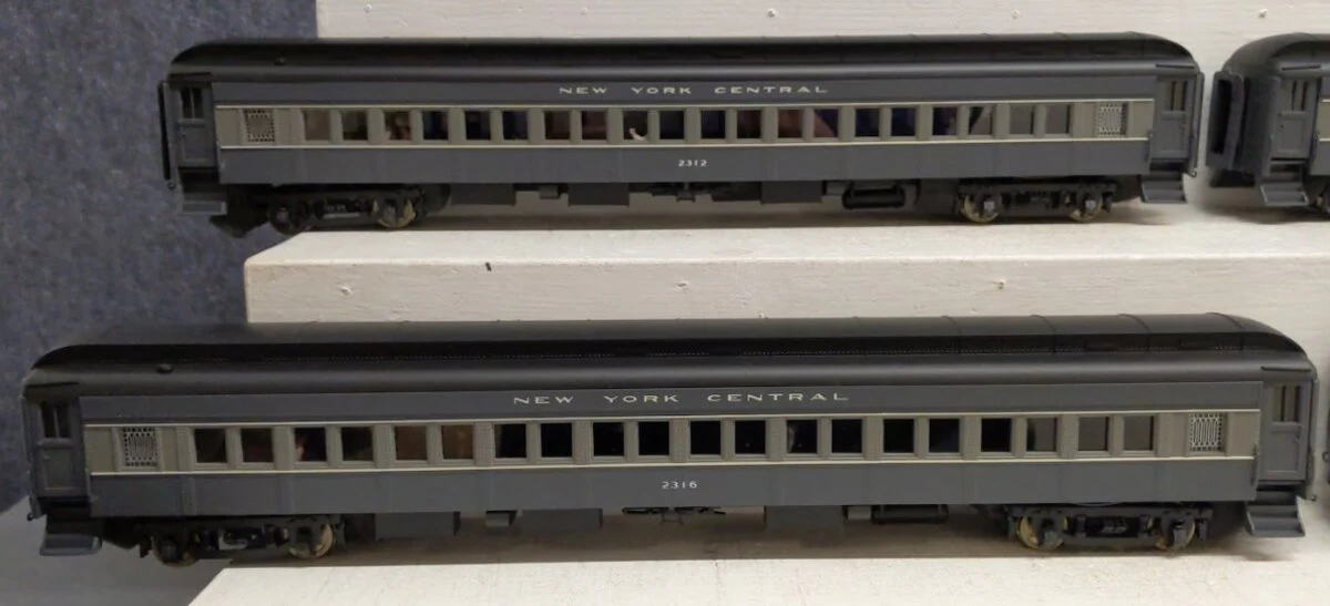 Golden Gate Depot O Scale Plastic NYC 2-Tone Gray 80' 4-Car Coach Set (2Rail) EX/Box - Image 6