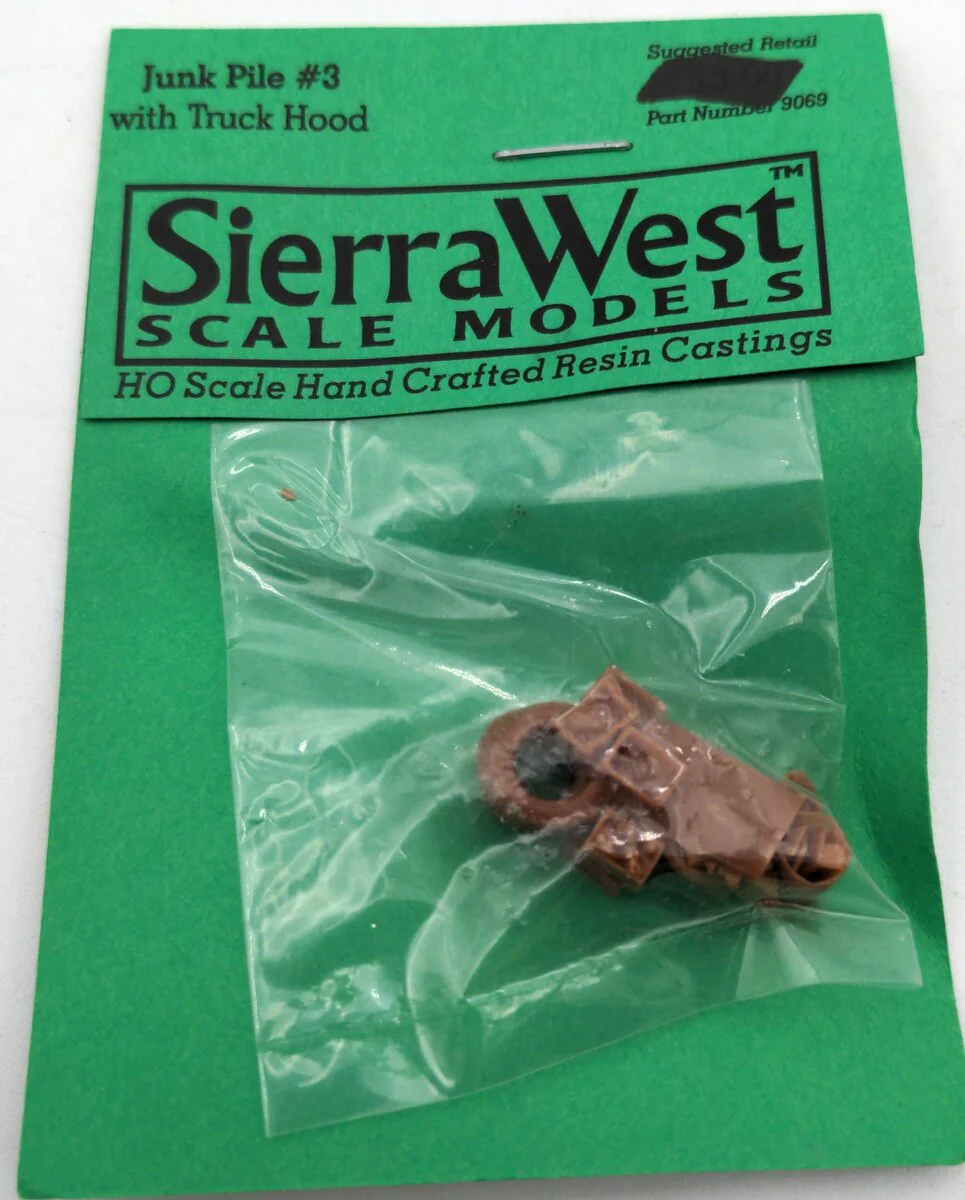 Sierra West 9069 HO Junk Pile #3 w/Truck Hood