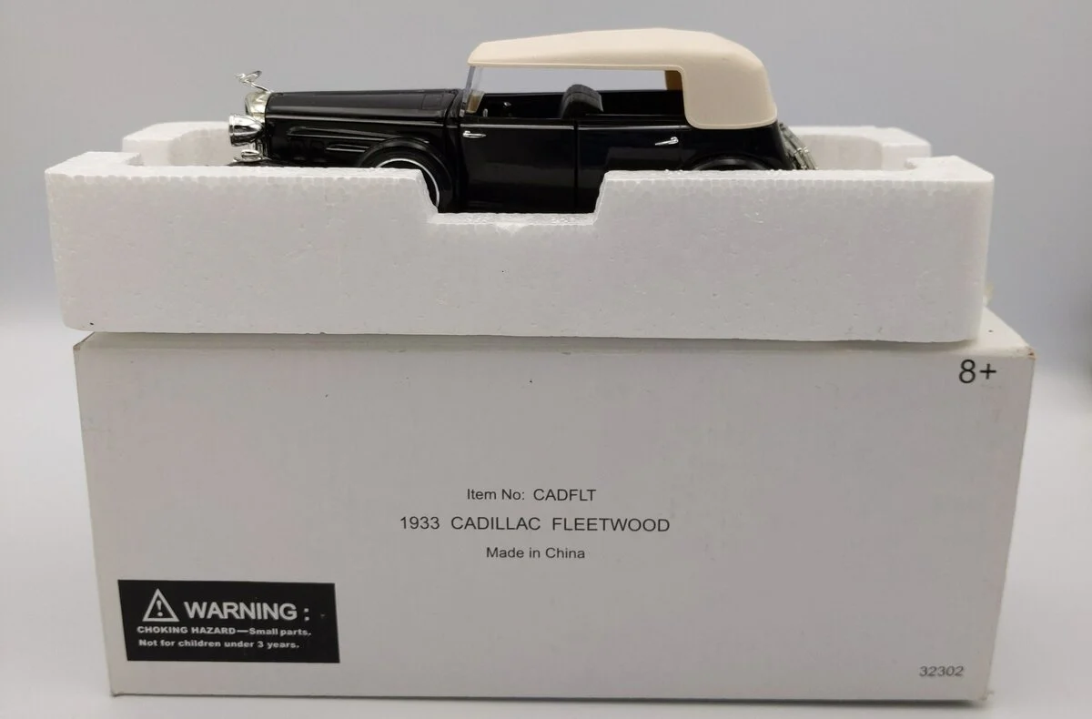 Signature Models 32302 1:32 Die-Cast Black 1933 Cadillac Fleetwood Convertible