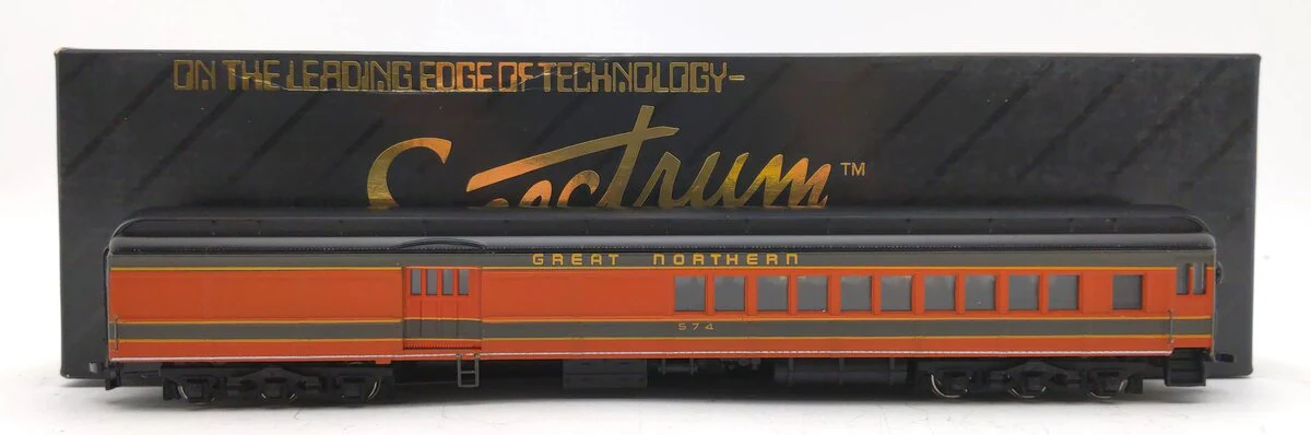 Spectrum 89031 HO Scale Great Northern Combine Passenger Car #574